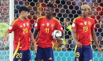Spanien åkte på en överraskande 0-0-match i Grupp H