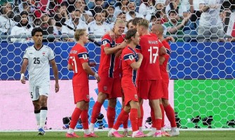 Erling Haaland glänser med två mål i VM