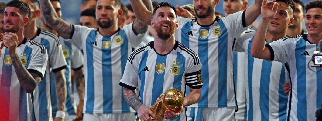 Lionel Messi leder Argentina till mötet med England