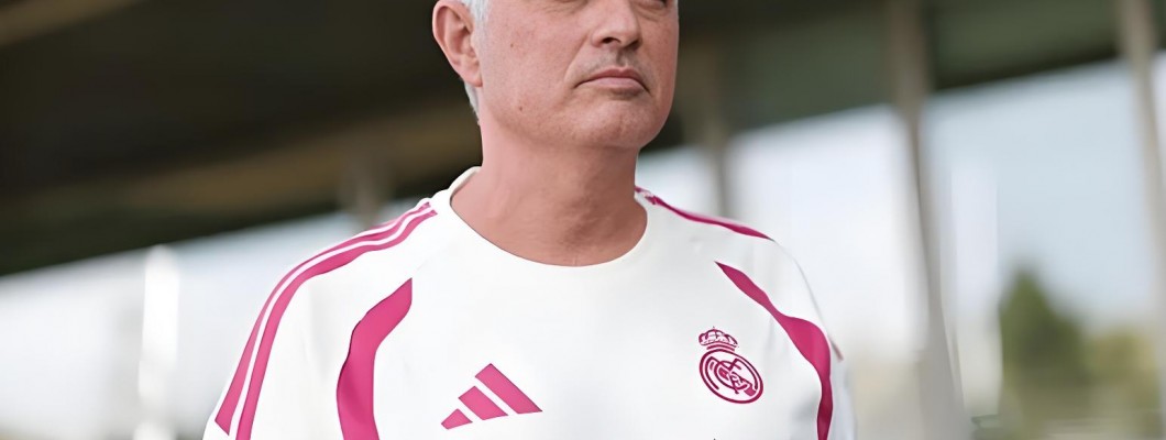 Real Madrids tränare José Mourinho testar en ny formation