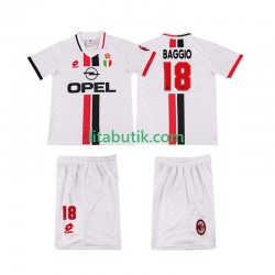 AC Milan BAGGIO 18 1996 1997 Retro Barn Borta Fotbollströja Kortärmad AC Milan BAGGIO 18 1996 1997 Retro Barn Borta Fotbollströja Kortärmad